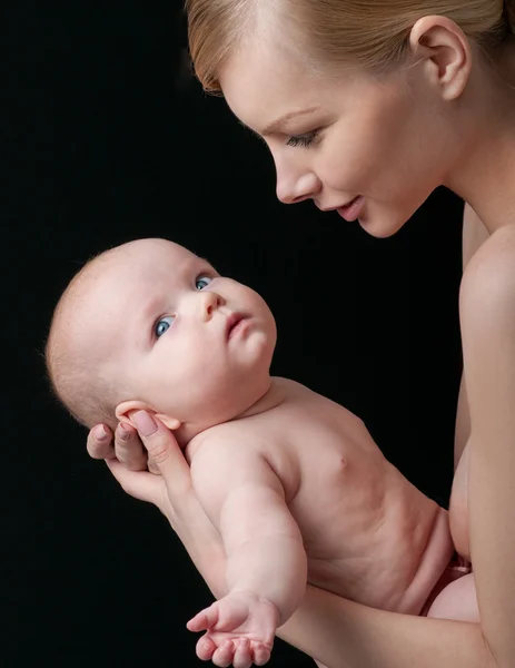 Família feliz mãe e bebê — Fotografia de Stock