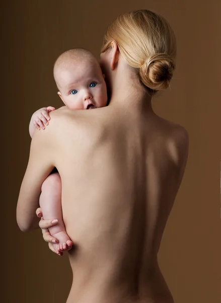 快乐家庭母亲和婴儿 — 图库照片