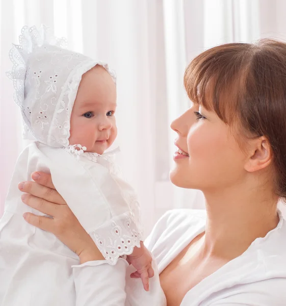 Mother and baby playing and smiling — Stock Photo, Image