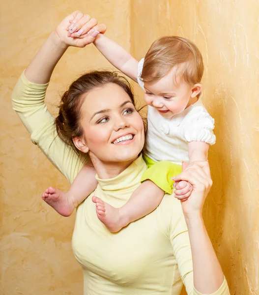 Mother and baby playing together — Stock Photo, Image