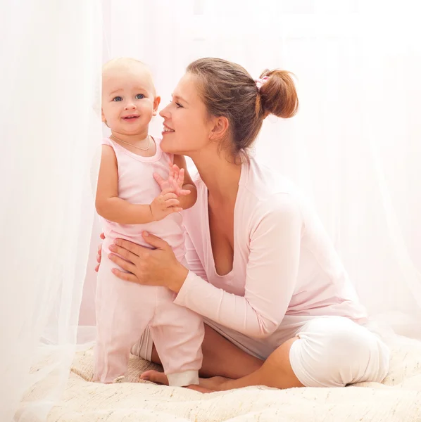 Mother and baby playing and smiling — Stock Photo, Image