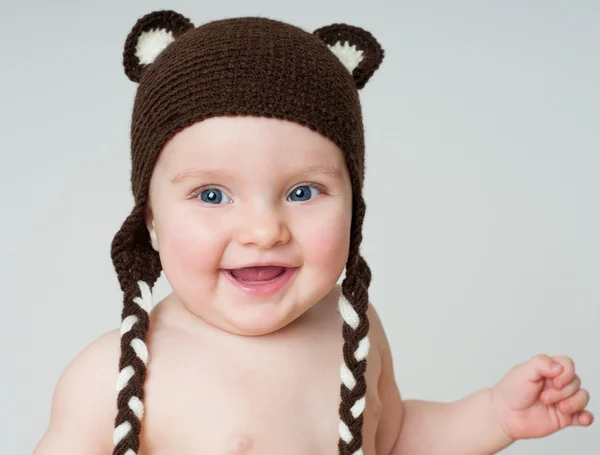 Bebé alegre en el sombrero — Foto de Stock