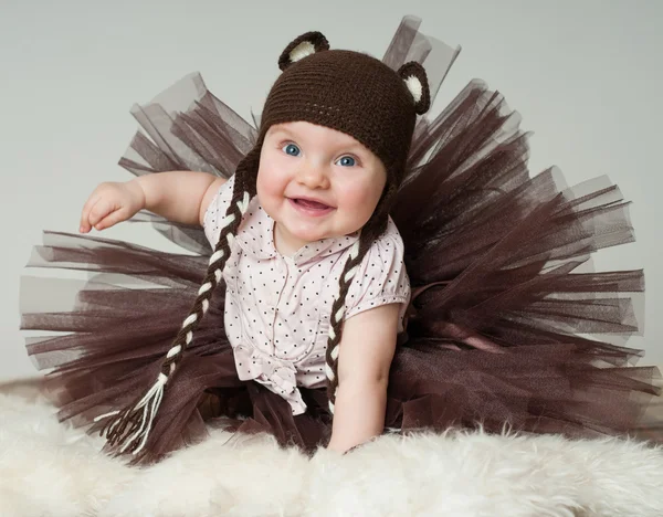 Bebê alegre no chapéu — Fotografia de Stock