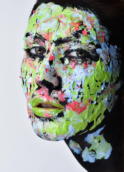 전문 메이크업으로 아름 다운 여자의 초상화 — 스톡 사진