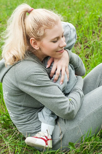 Beautiful Mother And Baby outdoors — Stock Photo, Image