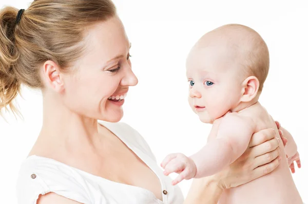 Mãe e bebê brincando e sorrindo — Fotografia de Stock