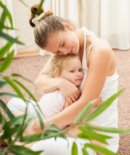 Mother and baby playing and smiling — Stock Photo, Image