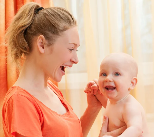 Mother and baby playing and smiling — Stock Photo, Image