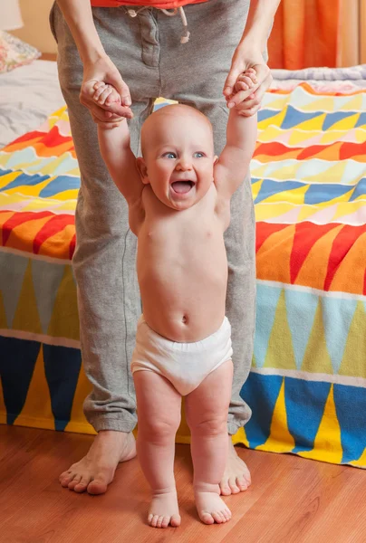 Bonito bebê sorridente — Fotografia de Stock