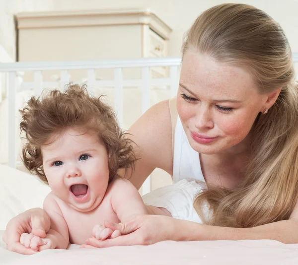 Mother and baby playing and smiling — Stock Photo, Image