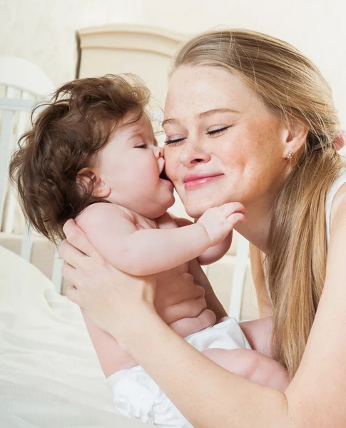 Mother and baby playing and smiling — Stock Photo, Image