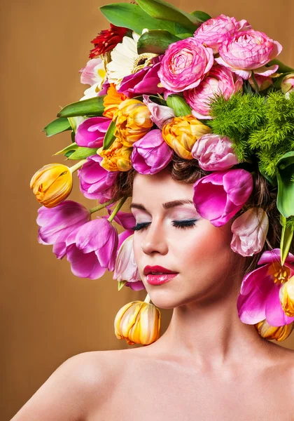 Woman's face surrounded by flowers — Stock Photo, Image