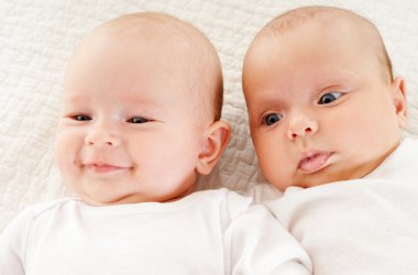 iki güzel bebek