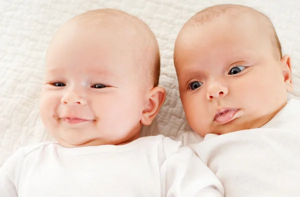 Dois belos bebês — Fotografia de Stock