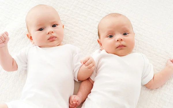 Dois belos bebês — Fotografia de Stock