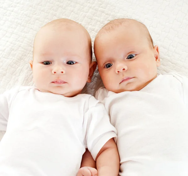 Dois belos bebês — Fotografia de Stock