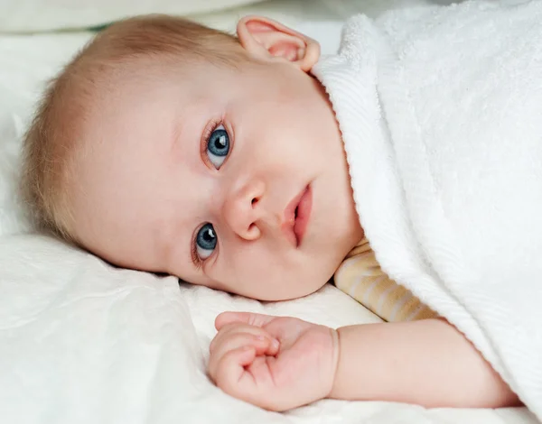 Retrato de un lindo bebé —  Fotos de Stock