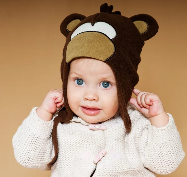 Bebê alegre no chapéu — Fotografia de Stock
