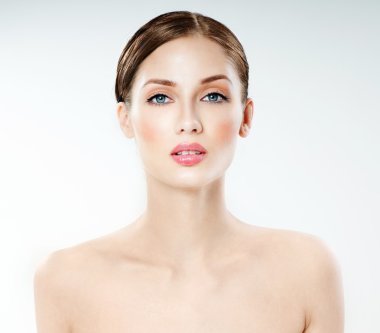 Genç güzel kadın.