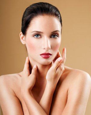 genç kızın yüzü