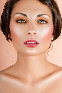 genç kızın yüzü