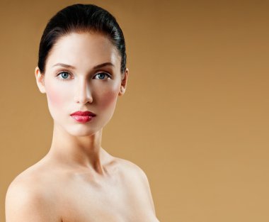 genç kızın yüzü