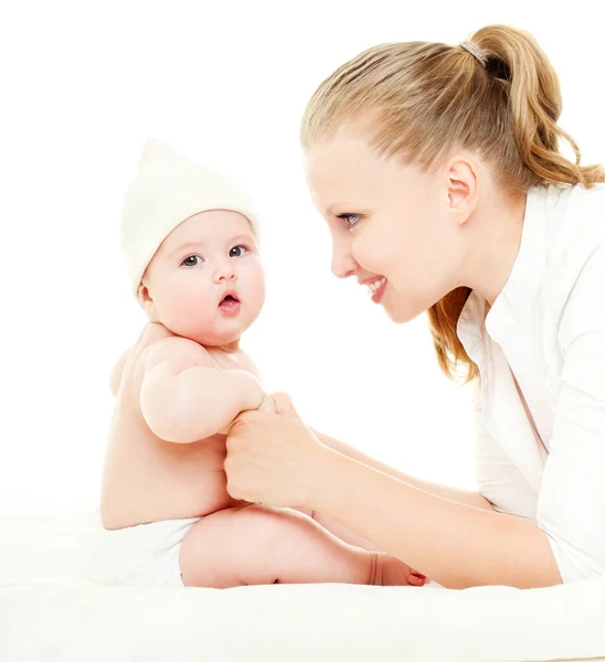 Mãe e bebê brincando e sorrindo — Fotografia de Stock