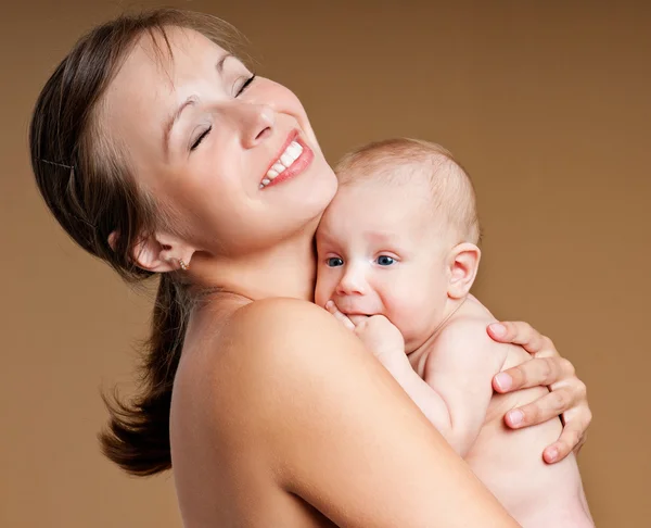 Szczęśliwa rodzina matki i dziecka — Zdjęcie stockowe