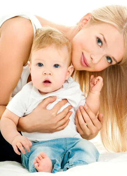 Madre y bebé jugando y sonriendo — Foto de Stock