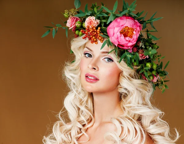 Woman's face surrounded by flowers — Stock Photo, Image