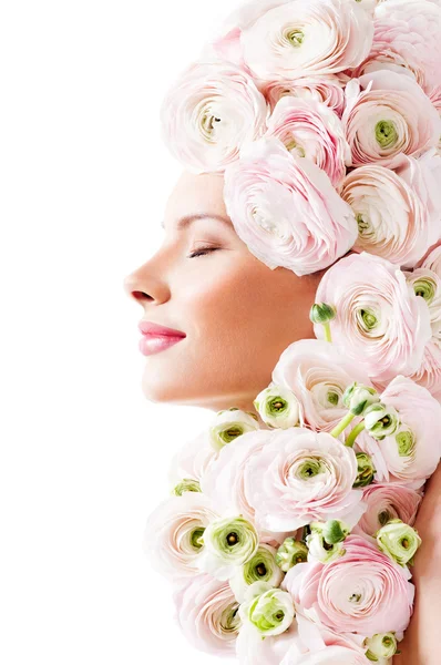 Mannequin de mode avec des fleurs dans ses cheveux — Photo