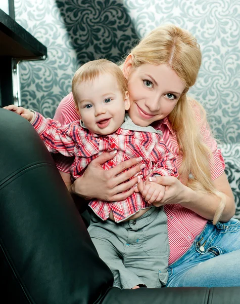 Mamă și copil fericit — Fotografie, imagine de stoc