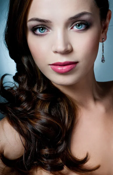 Portrait of beautiful woman with professional makeup — Stock Photo, Image