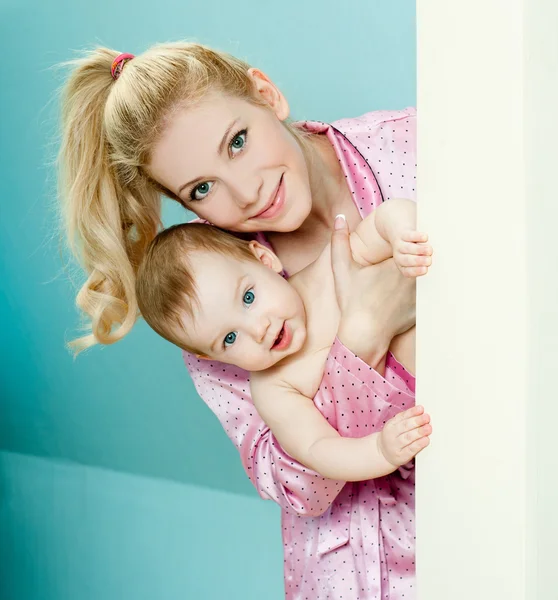 Família feliz mãe e bebê — Fotografia de Stock