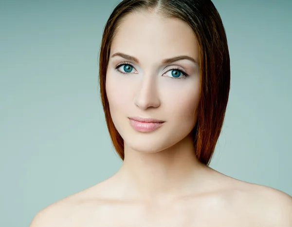 Young beautiful woman — Stock Photo, Image