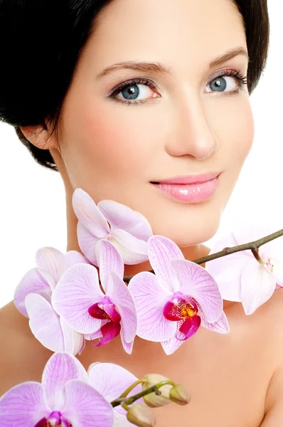 Menina com orquídea rosa — Fotografia de Stock