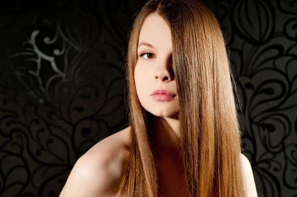 Menina com cabelo muito longo — Fotografia de Stock