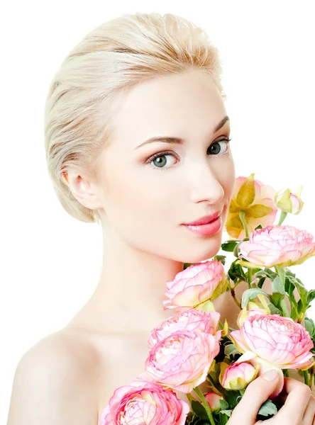 Hermosa chica con flores — Foto de Stock