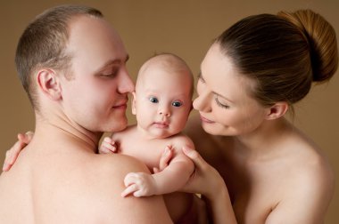 Mutlu genç aile