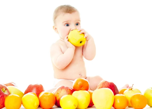 Cute baby z owocami — Zdjęcie stockowe