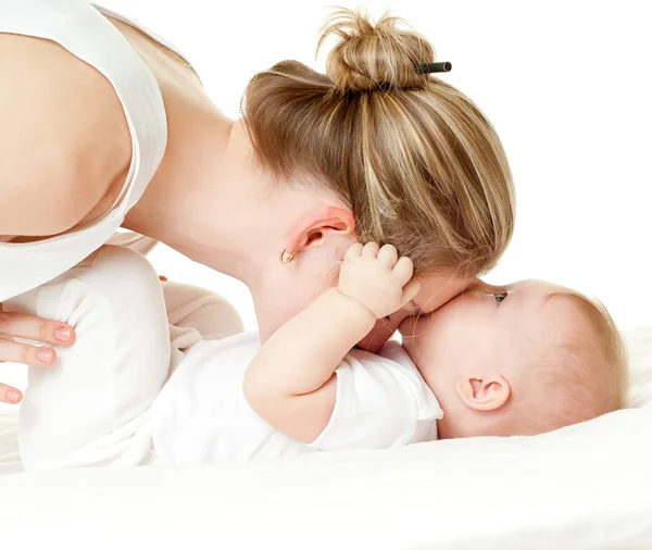 Jonge moeder met baby — Stockfoto