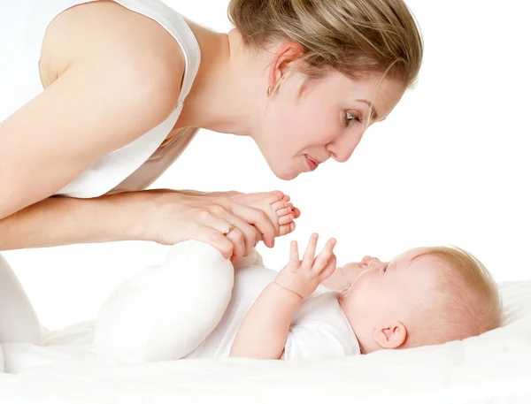 Jeune mère avec bébé — Photo