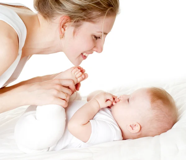 Jeune mère avec bébé — Photo