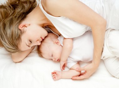 Genç anne ve bebeği