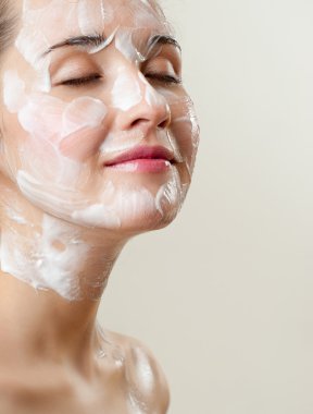 kadın yüz cilt için umurunda değil.