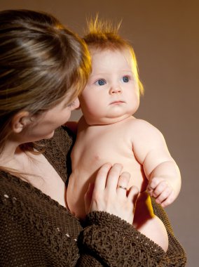 Genç anne ve çocuk