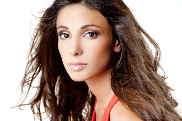 Güzel esmer kadın.