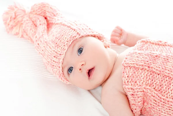 Schattige babymeisje — Stockfoto