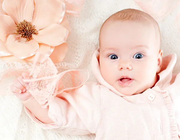 Bonito bebê menina — Fotografia de Stock