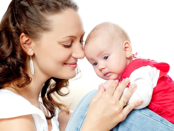 Jonge moeder met baby — Stockfoto